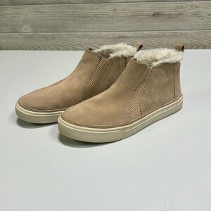 Women’s Tom’s size 9 Beige Suede Fur-Lined Slip-On Shoes